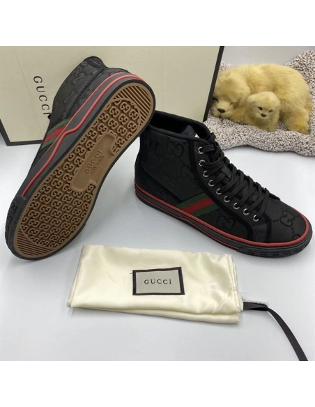 GUCCI,IconicStyle,LuxuryFootwear,SNEAKER