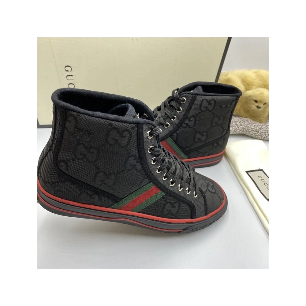 GUCCI,IconicStyle,LuxuryFootwear,SNEAKER