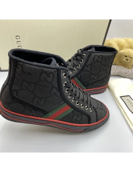 GUCCI,IconicStyle,LuxuryFootwear,SNEAKER