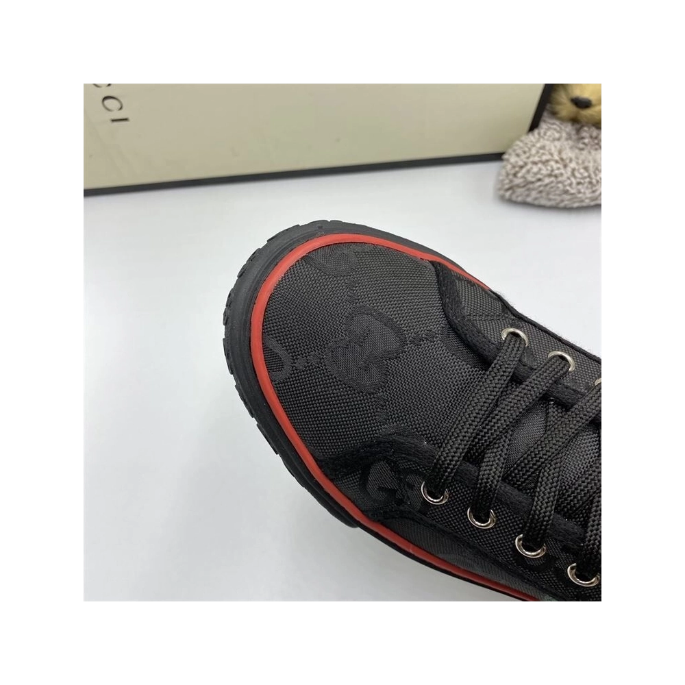 GUCCI,IconicStyle,LuxuryFootwear,SNEAKER