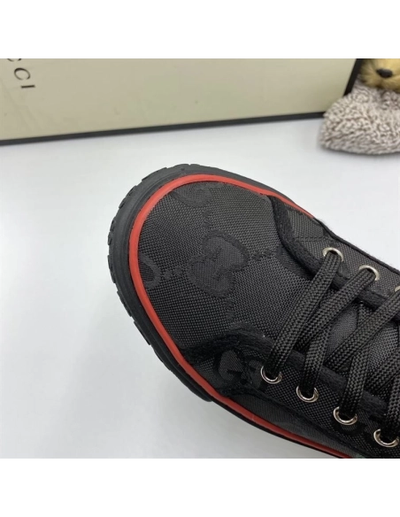 GUCCI,IconicStyle,LuxuryFootwear,SNEAKER