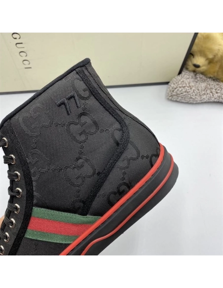GUCCI,IconicStyle,LuxuryFootwear,SNEAKER