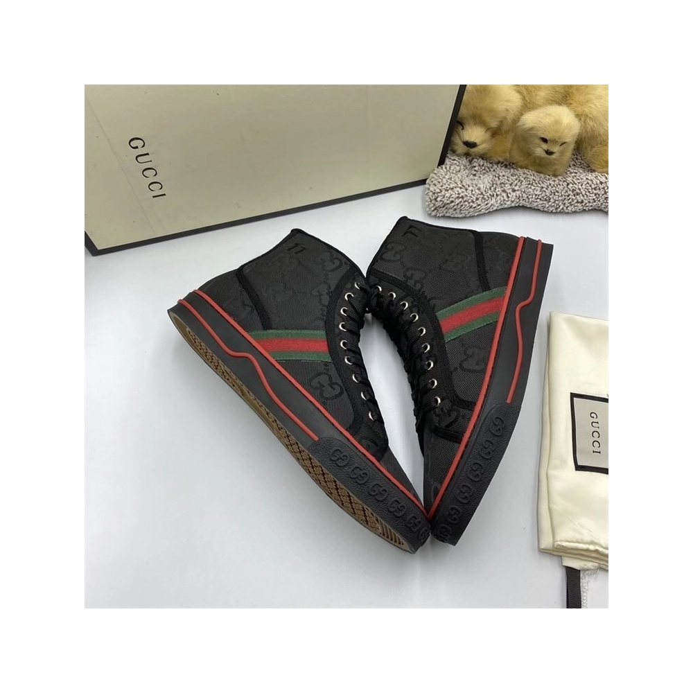 GUCCI,IconicStyle,LuxuryFootwear,SNEAKER