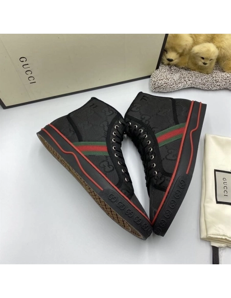 GUCCI,IconicStyle,LuxuryFootwear,SNEAKER