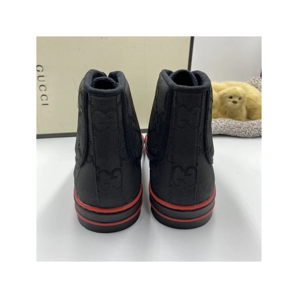 GUCCI,IconicStyle,LuxuryFootwear,SNEAKER