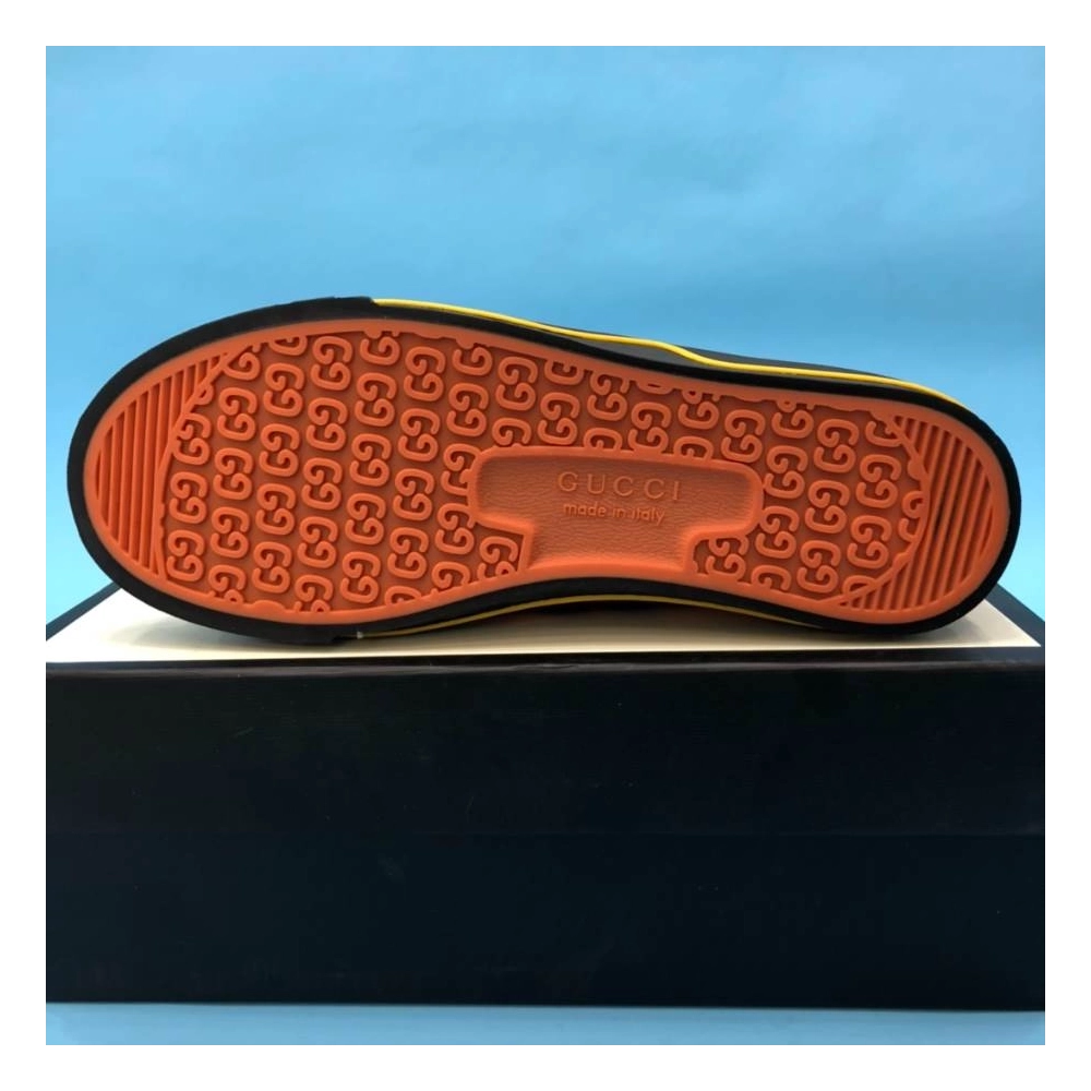 FashionStatement,GUCCI,IconicStyle,ItalianCraftsmanship,LuxuryFootwear,SNEAKER