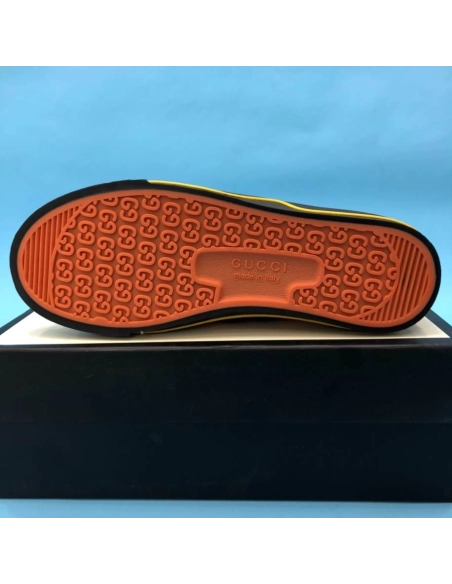 FashionStatement,GUCCI,IconicStyle,ItalianCraftsmanship,LuxuryFootwear,SNEAKER