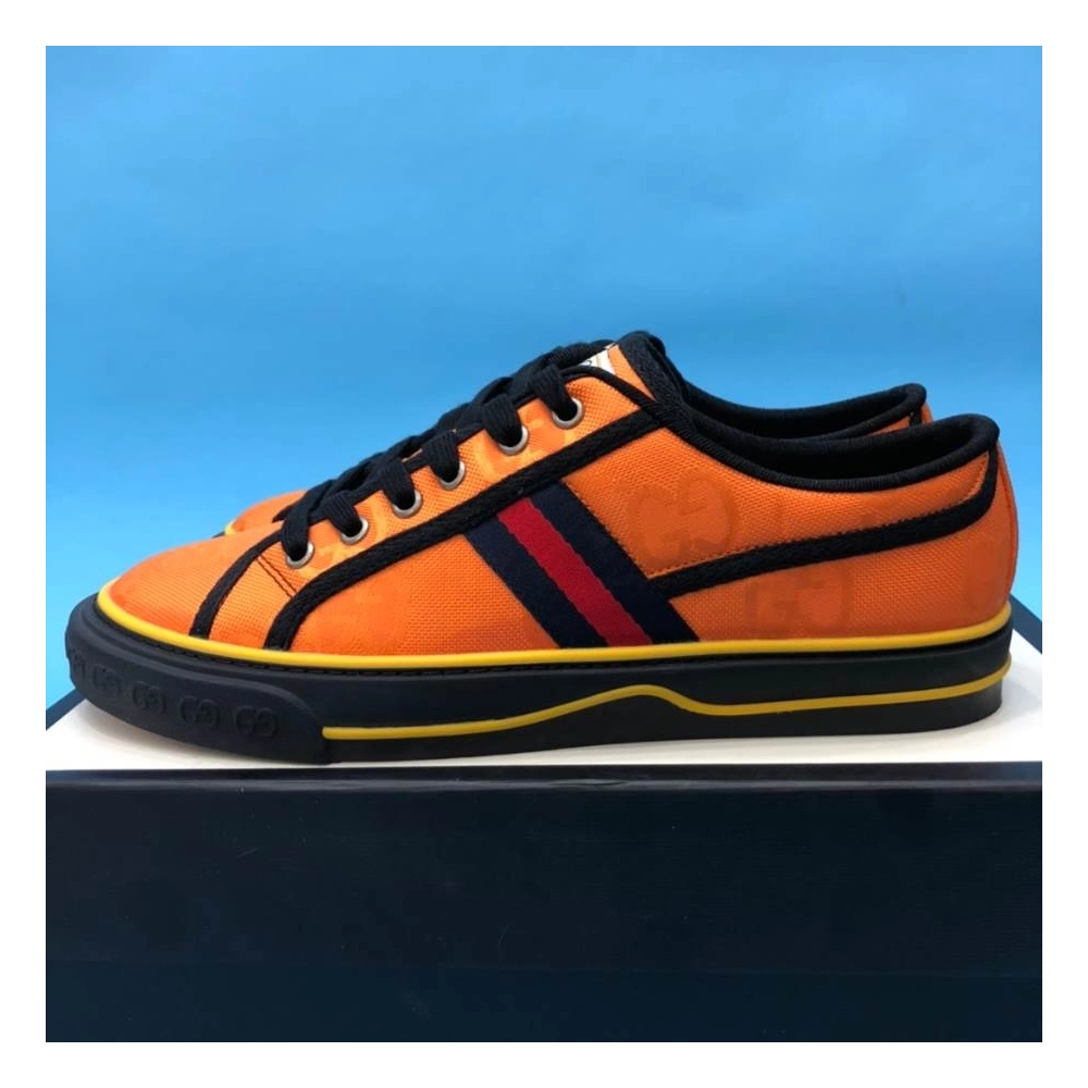 FashionStatement,GUCCI,IconicStyle,ItalianCraftsmanship,LuxuryFootwear,SNEAKER