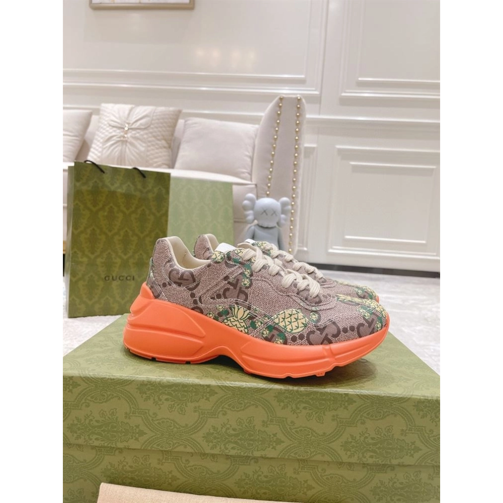 FashionStatement,GUCCI,IconicStyle,ItalianCraftsmanship,LuxuryFootwear,SNEAKER