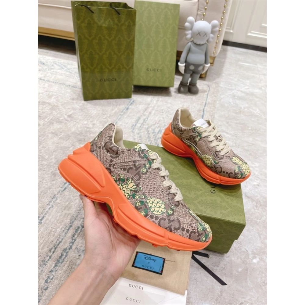 FashionStatement,GUCCI,IconicStyle,ItalianCraftsmanship,LuxuryFootwear,SNEAKER