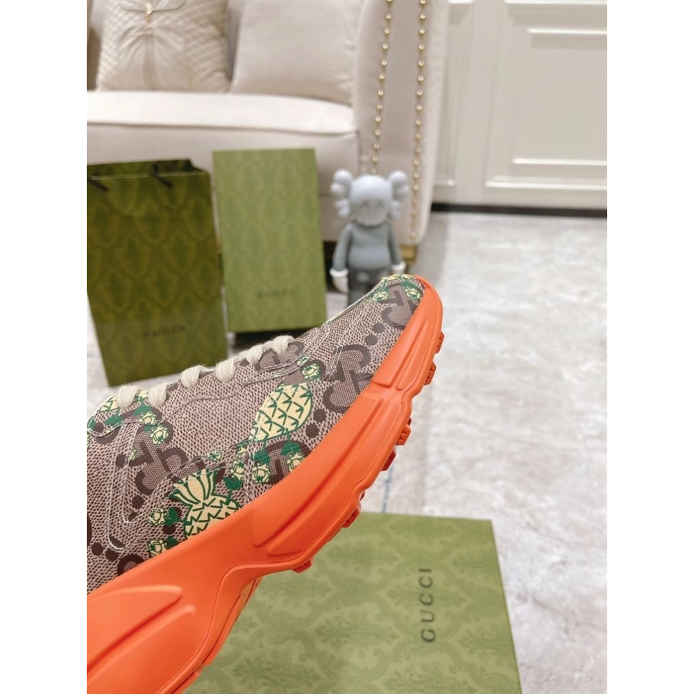 FashionStatement,GUCCI,IconicStyle,ItalianCraftsmanship,LuxuryFootwear,SNEAKER