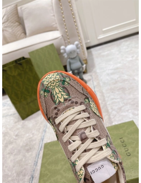 FashionStatement,GUCCI,IconicStyle,ItalianCraftsmanship,LuxuryFootwear,SNEAKER