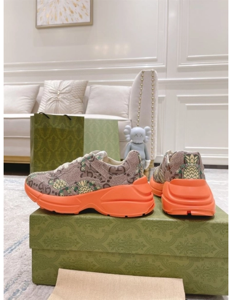 FashionStatement,GUCCI,IconicStyle,ItalianCraftsmanship,LuxuryFootwear,SNEAKER