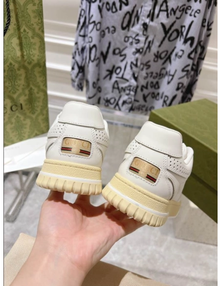 FashionStatement,GUCCI,IconicStyle,ItalianCraftsmanship,LuxuryFootwear,SNEAKER