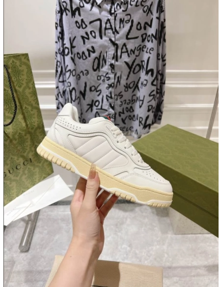 FashionStatement,GUCCI,IconicStyle,ItalianCraftsmanship,LuxuryFootwear,SNEAKER