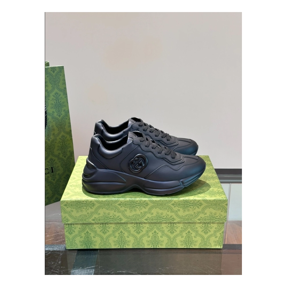 FashionStatement,GUCCI,IconicStyle,ItalianCraftsmanship,LuxuryFootwear,SNEAKER