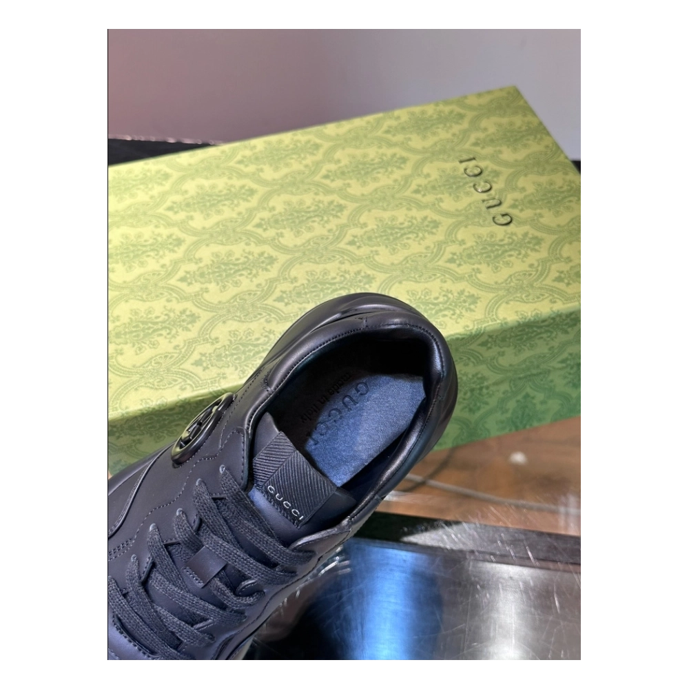 FashionStatement,GUCCI,IconicStyle,ItalianCraftsmanship,LuxuryFootwear,SNEAKER