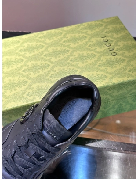 FashionStatement,GUCCI,IconicStyle,ItalianCraftsmanship,LuxuryFootwear,SNEAKER