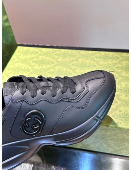 FashionStatement,GUCCI,IconicStyle,ItalianCraftsmanship,LuxuryFootwear,SNEAKER