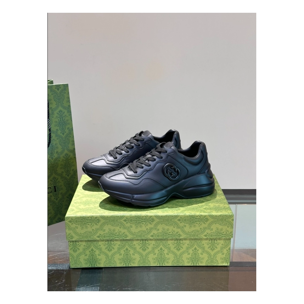 FashionStatement,GUCCI,IconicStyle,ItalianCraftsmanship,LuxuryFootwear,SNEAKER