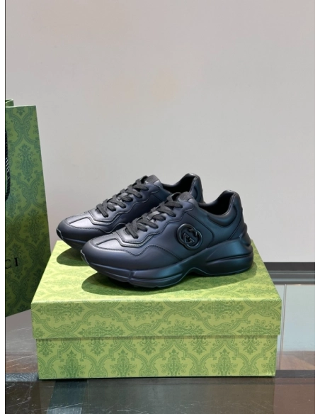 FashionStatement,GUCCI,IconicStyle,ItalianCraftsmanship,LuxuryFootwear,SNEAKER