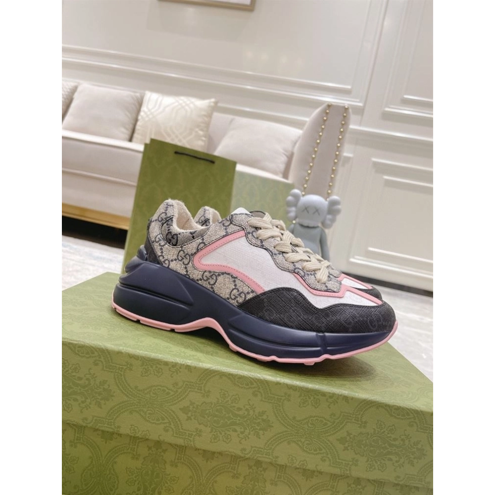 FashionStatement,GUCCI,IconicStyle,ItalianCraftsmanship,LuxuryFootwear,SNEAKER