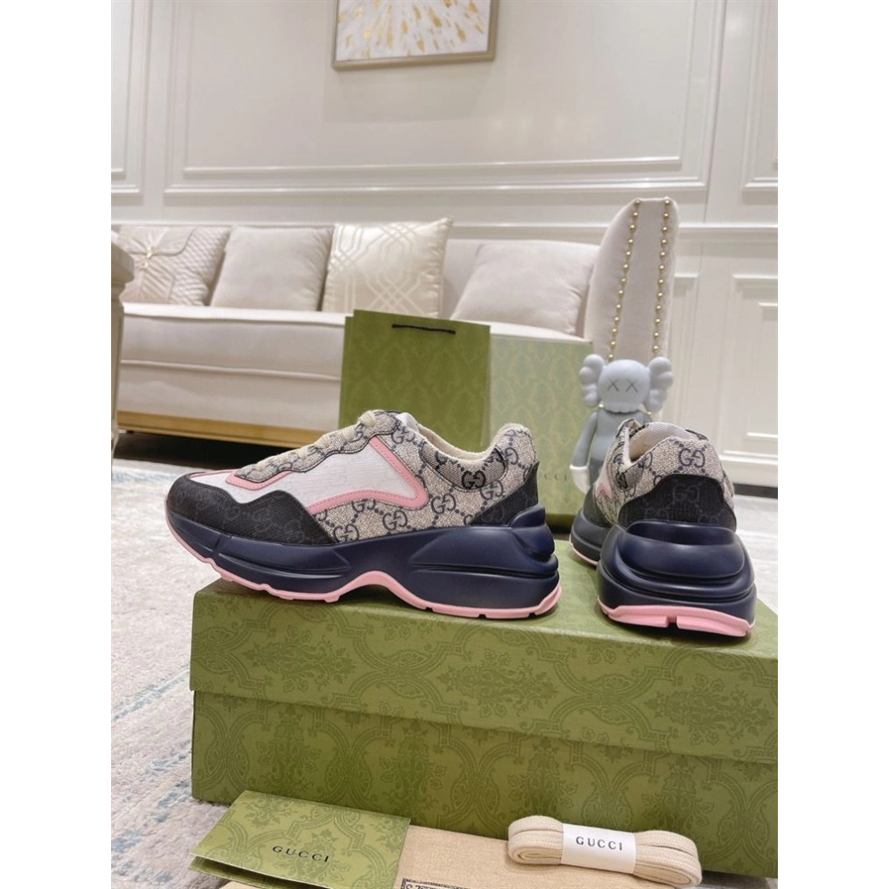 FashionStatement,GUCCI,IconicStyle,ItalianCraftsmanship,LuxuryFootwear,SNEAKER