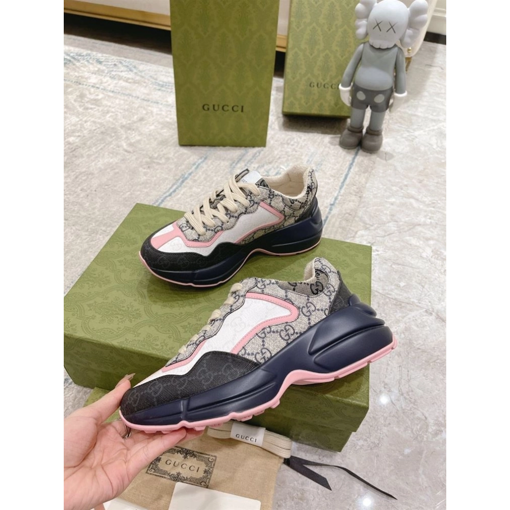 FashionStatement,GUCCI,IconicStyle,ItalianCraftsmanship,LuxuryFootwear,SNEAKER