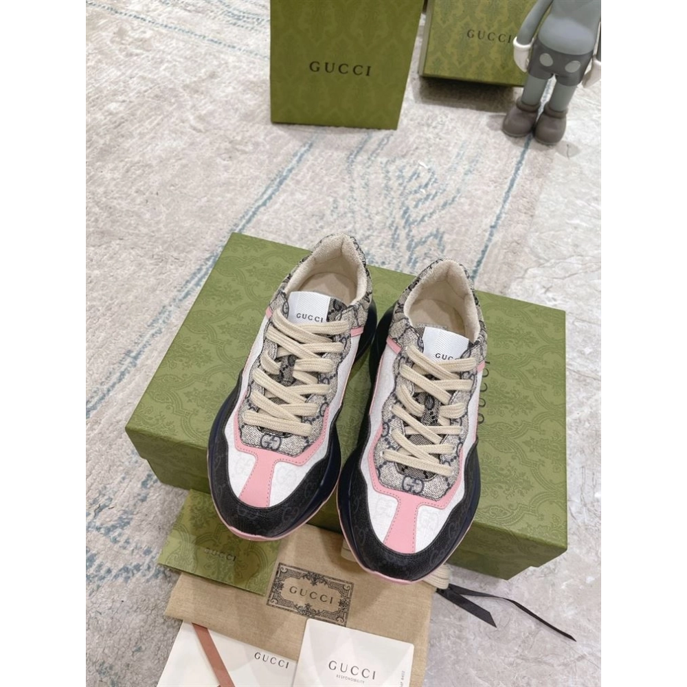 FashionStatement,GUCCI,IconicStyle,ItalianCraftsmanship,LuxuryFootwear,SNEAKER