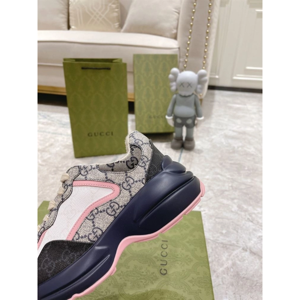 FashionStatement,GUCCI,IconicStyle,ItalianCraftsmanship,LuxuryFootwear,SNEAKER