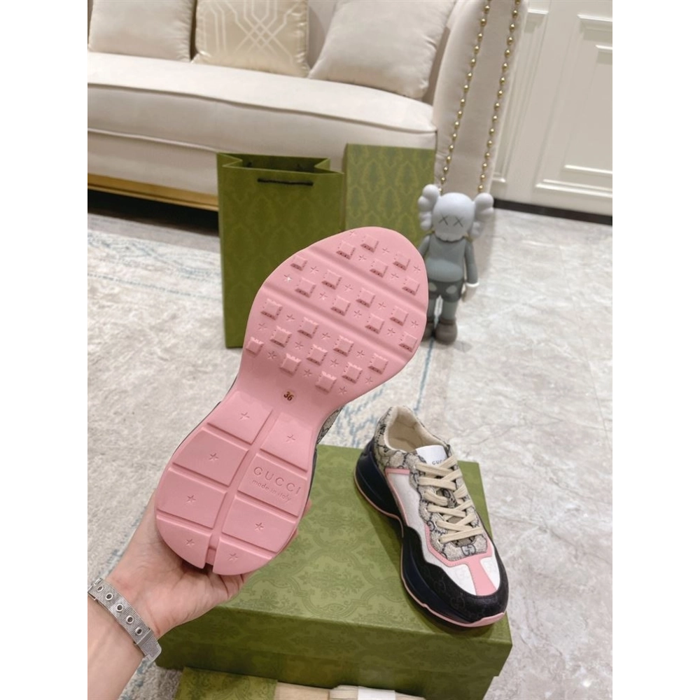 FashionStatement,GUCCI,IconicStyle,ItalianCraftsmanship,LuxuryFootwear,SNEAKER