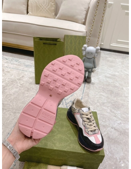 FashionStatement,GUCCI,IconicStyle,ItalianCraftsmanship,LuxuryFootwear,SNEAKER