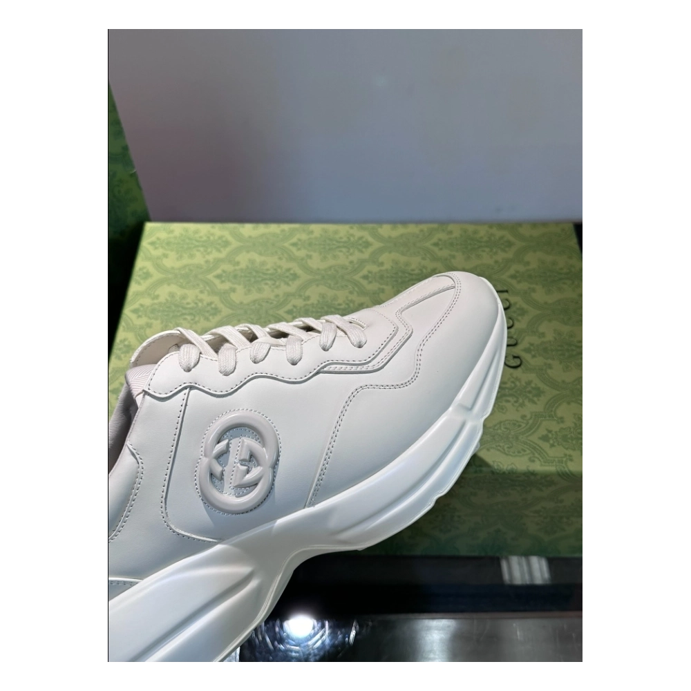 FashionStatement,GUCCI,IconicStyle,ItalianCraftsmanship,LuxuryFootwear,SNEAKER