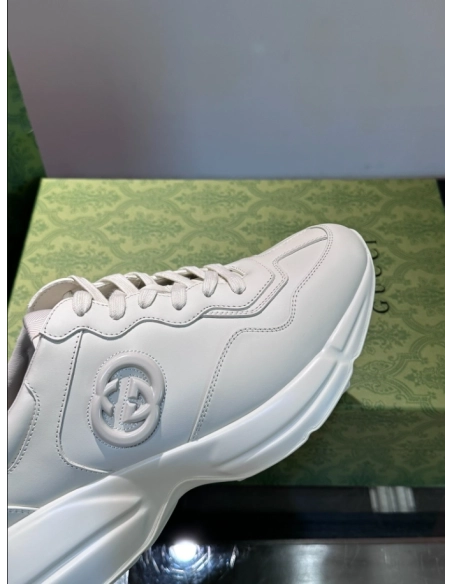 FashionStatement,GUCCI,IconicStyle,ItalianCraftsmanship,LuxuryFootwear,SNEAKER