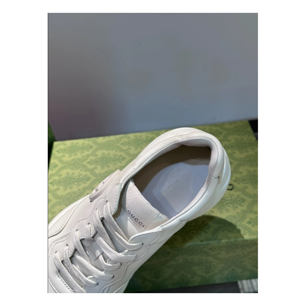 FashionStatement,GUCCI,IconicStyle,ItalianCraftsmanship,LuxuryFootwear,SNEAKER