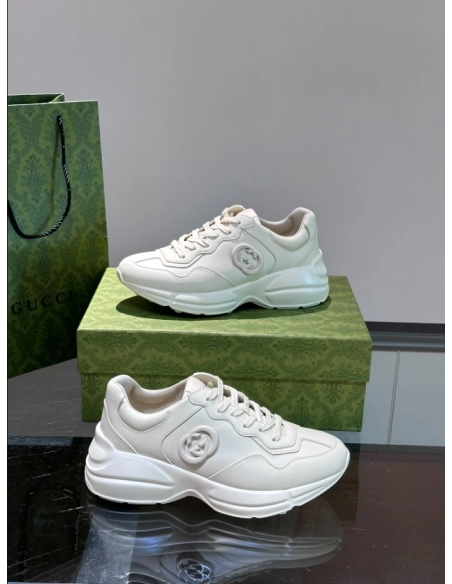 FashionStatement,GUCCI,IconicStyle,ItalianCraftsmanship,LuxuryFootwear,SNEAKER