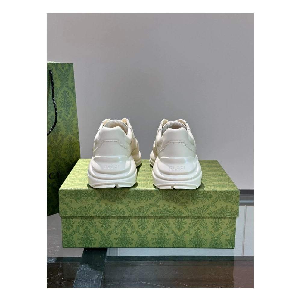 FashionStatement,GUCCI,IconicStyle,ItalianCraftsmanship,LuxuryFootwear,SNEAKER