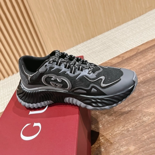 FashionStatement,GUCCI,IconicStyle,ItalianCraftsmanship,LuxuryFootwear,SNEAKER