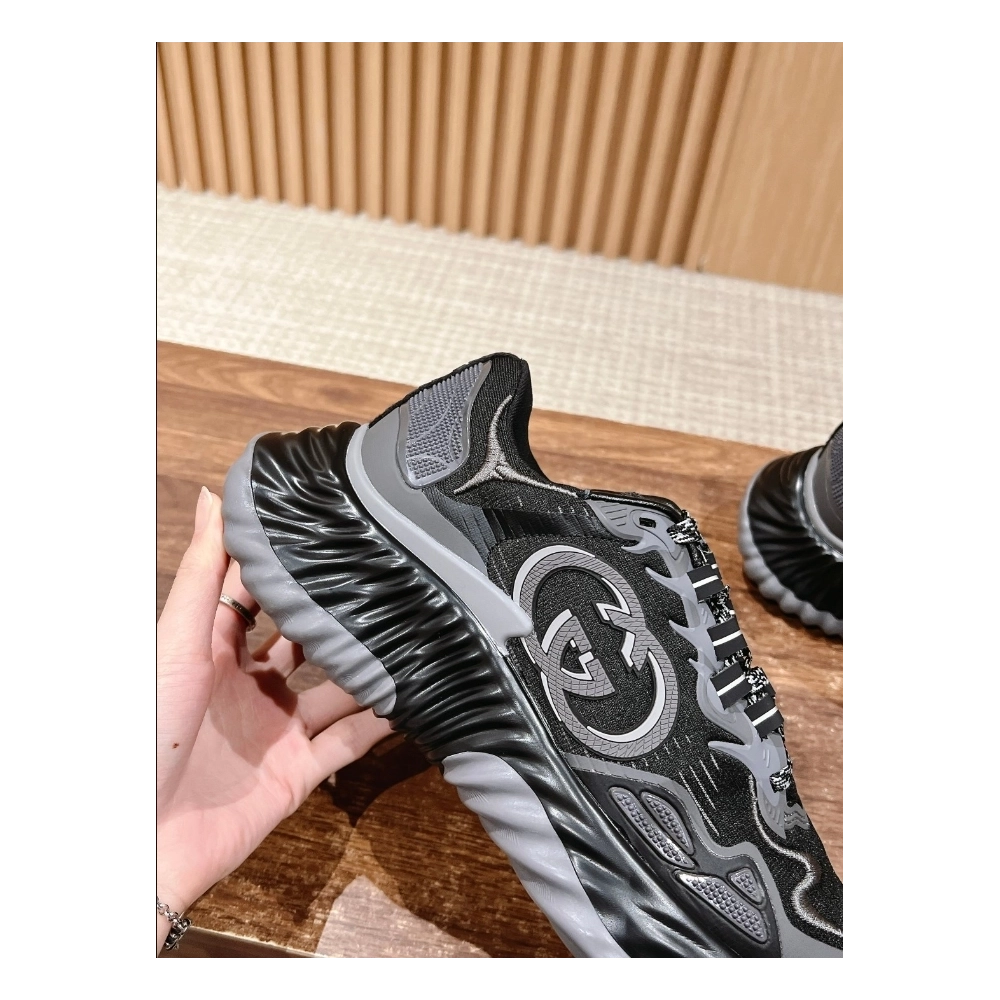 FashionStatement,GUCCI,IconicStyle,ItalianCraftsmanship,LuxuryFootwear,SNEAKER