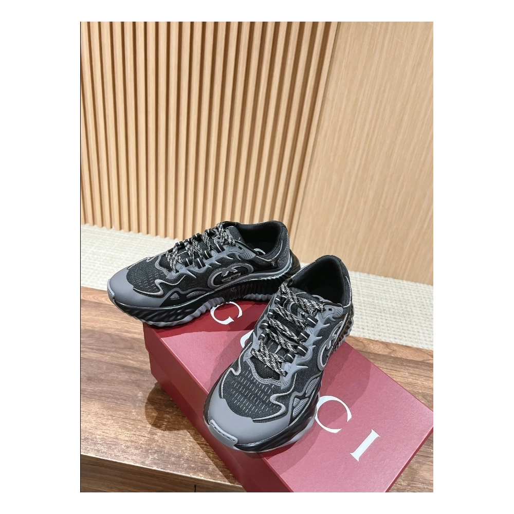 FashionStatement,GUCCI,IconicStyle,ItalianCraftsmanship,LuxuryFootwear,SNEAKER