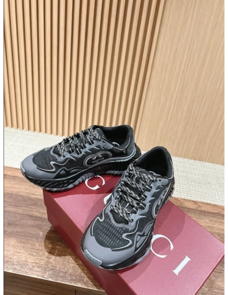 FashionStatement,GUCCI,IconicStyle,ItalianCraftsmanship,LuxuryFootwear,SNEAKER