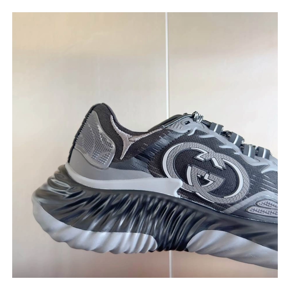 FashionStatement,GUCCI,IconicStyle,ItalianCraftsmanship,LuxuryFootwear,SNEAKER