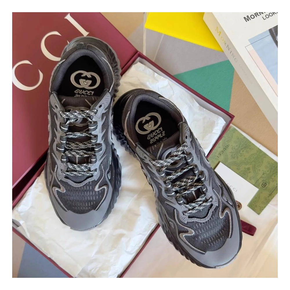 FashionStatement,GUCCI,IconicStyle,ItalianCraftsmanship,LuxuryFootwear,SNEAKER