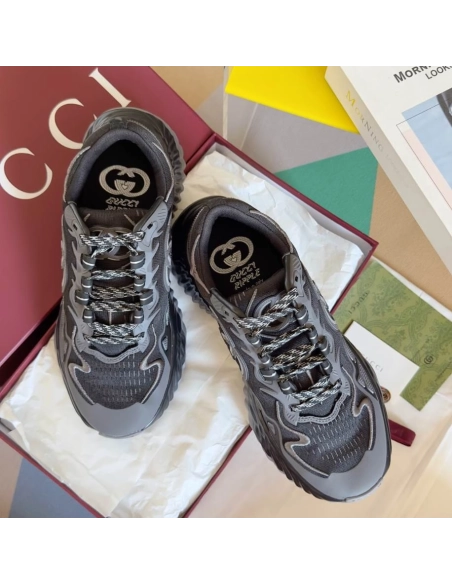 FashionStatement,GUCCI,IconicStyle,ItalianCraftsmanship,LuxuryFootwear,SNEAKER