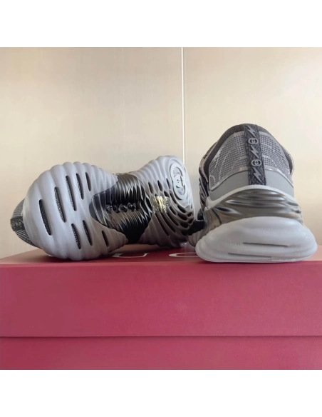 FashionStatement,GUCCI,IconicStyle,ItalianCraftsmanship,LuxuryFootwear,SNEAKER