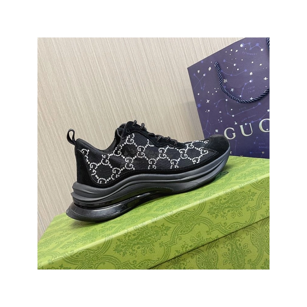 FashionStatement,GUCCI,IconicStyle,ItalianCraftsmanship,LuxuryFootwear,SNEAKER