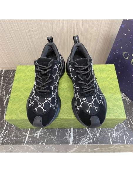 FashionStatement,GUCCI,IconicStyle,ItalianCraftsmanship,LuxuryFootwear,SNEAKER