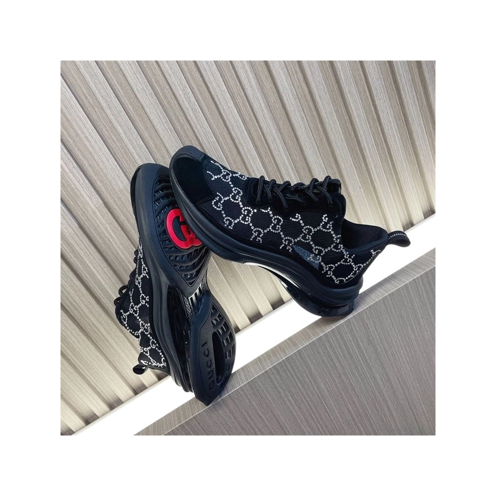 FashionStatement,GUCCI,IconicStyle,ItalianCraftsmanship,LuxuryFootwear,SNEAKER