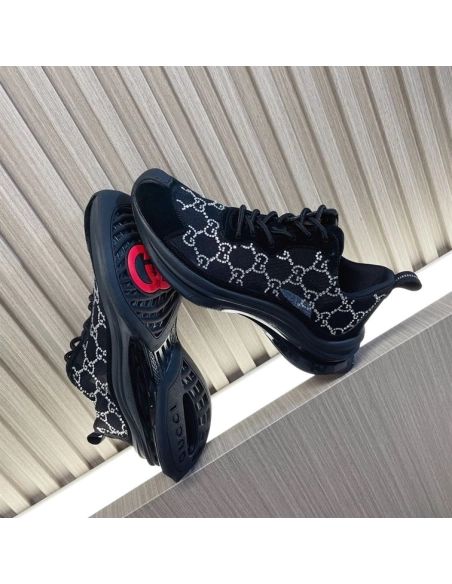 FashionStatement,GUCCI,IconicStyle,ItalianCraftsmanship,LuxuryFootwear,SNEAKER