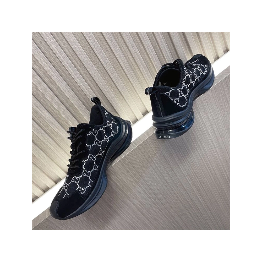 FashionStatement,GUCCI,IconicStyle,ItalianCraftsmanship,LuxuryFootwear,SNEAKER